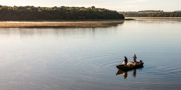 Pescadores no reservatório de Itaipu. Foto: Edino Krug/Itaipu Binacional