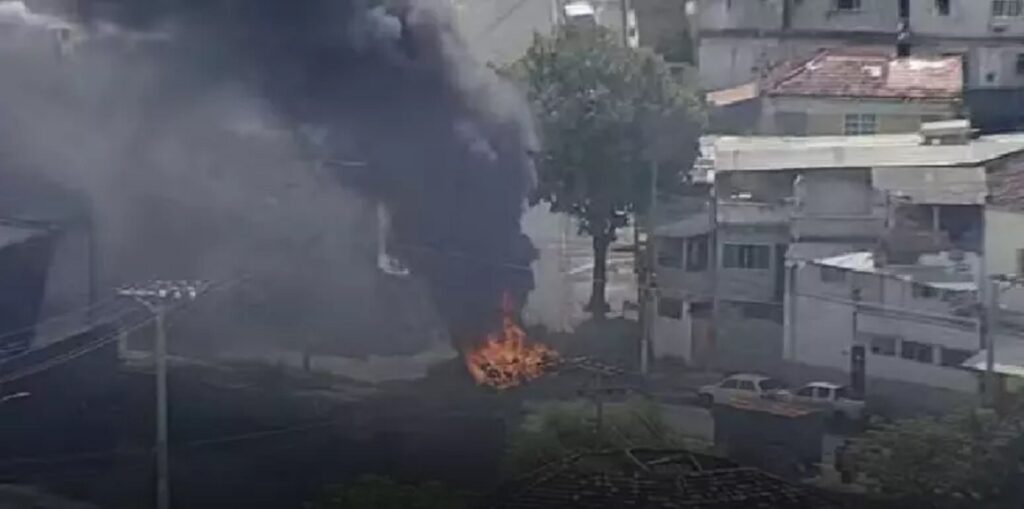 Tiroteio fechou vias expressas no Rio de Janeiro Foto: Reprodução/TV Globo