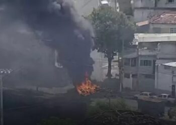 Tiroteio fechou vias expressas no Rio de Janeiro Foto: Reprodução/TV Globo
