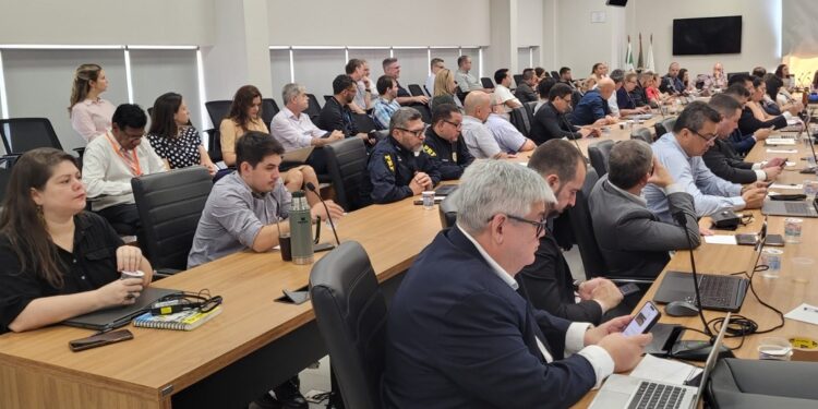Evento reuniu representantes de órgãos de governos federais, sociedade civil e empresários do Brasil e do Paraguai – foto divulgação