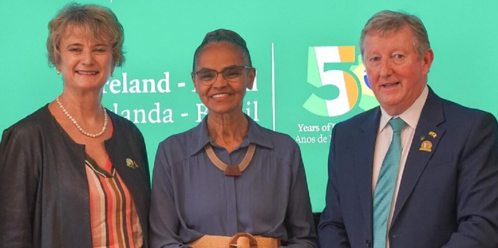 A ministra do Meio Ambiente e Mudança do Clima, Marina Silva, se encontrou, em São Paulo, com a embaixadora da Irlanda no Brasil, Fiona Flood, e com o ministro dos Transportes irlandês, Seán Canney - Foto: Rogério Cassimiro/MMA