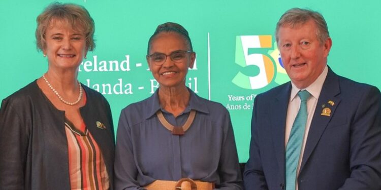 A ministra do Meio Ambiente e Mudança do Clima, Marina Silva, se encontrou, em São Paulo, com a embaixadora da Irlanda no Brasil, Fiona Flood, e com o ministro dos Transportes irlandês, Seán Canney - Foto: Rogério Cassimiro/MMA
