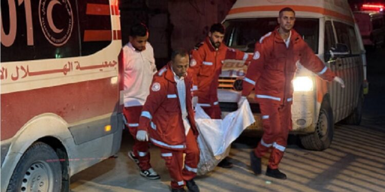 Corpos dos médicos e enfermeiros só foram localizados uma semana depois de desaparecidos (The New Arab) Corpos dos médicos e enfermeiros só foram localizados uma semana depois de desaparecidos (The New Arab)
