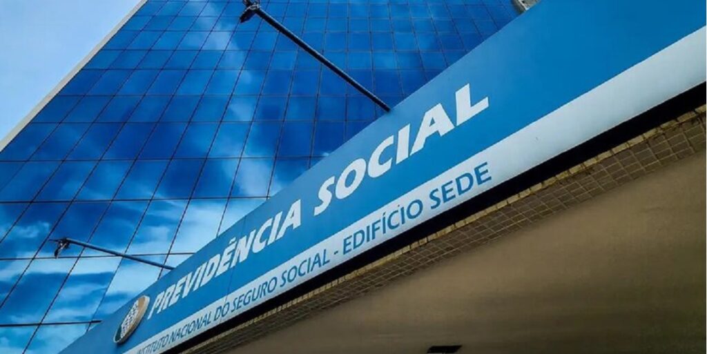Os segurados que têm acesso à internet podem acessar o site Meu INSS e conferir quanto vão receber. Foto: Rafa Neddermeyer/Agência Brasil
