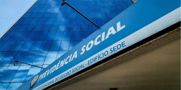 Os segurados que têm acesso à internet podem acessar o site Meu INSS e conferir quanto vão receber. Foto: Rafa Neddermeyer/Agência Brasil Os segurados que têm acesso à internet podem acessar o site Meu INSS e conferir quanto vão receber. Foto: Rafa Neddermeyer/Agência Brasil