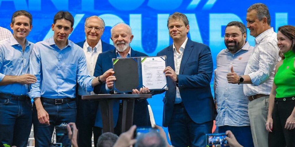 A cerimônia contou com a presença do presidente Luiz Inácio Lula da Silva, de diversos ministros, do presidente da Autoridade Portuária de Santos e do governador de São Paulo - Foto: Ricardo Stuckert/Secom-PR