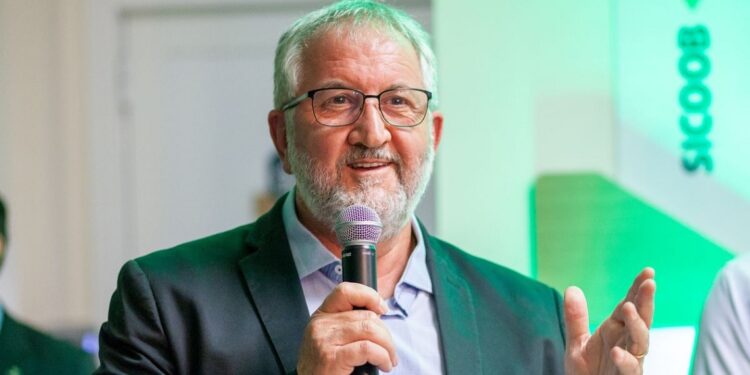 Dirceu Tessaro, diretor-superintendente do Sicoob Três Fronteiras - foto: dvulgação Dirceu Tessaro, diretor-superintendente do Sicoob Três Fronteiras - foto: dvulgação