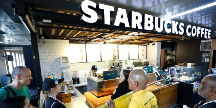 Documento aponta que gigande do café usa prática fiscal agressiva para reduzir impostos enquanto enfrenta denúncias de violação de direitos e exploração de trabalhadores em sua cadeia produtiva.