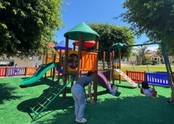 O parquinho também é um espaço de convívio entre a família de origem e os filhos. O intuito é criar memórias positivas durante os encontros. (Foto Eloiza Dal Pozzo)