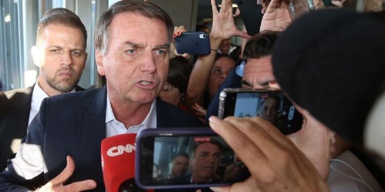 Bolsonaro em entrevista após a decisão do Supremo Foto: Lula Marques - Agência Brasil Bolsonaro em entrevista após a decisão do Supremo Foto: Lula Marques - Agência Brasil