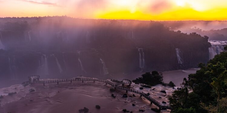 Nascer do Sol e Cataratas: Nilmar Fernando Nascer do Sol e Cataratas: Nilmar Fernando