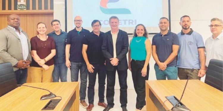Reunião presencial e on-line teve representantes de Ciudad del Este, Foz, Presidente Franco e Puerto Iguazú – foto: divulgação Reunião presencial e on-line teve representantes de Ciudad del Este, Foz, Presidente Franco e Puerto Iguazú – foto: divulgação