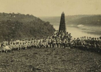 Imagem que faz parte da exposição "Entre Águas e Esquecimentos" mostra rebeldes paulistas e gaúchos na tríplice fronteira (Foto: Biblioteca Digital da Fundação Biblioteca Nacional)