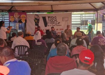 Organizações de vários países da América Latina reunidas no primeiro dia do Fórum Social e Popular da Tríplice Fronteira. Amilton Farias/Fórum Social da Tríplice Fronteira.