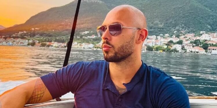 Andrew Tate é acusado de espalhar mensagens misóginas para seus milhões de seguidores. ( Twitter ) Andrew Tate é acusado de espalhar mensagens misóginas para seus milhões de seguidores. ( Twitter )