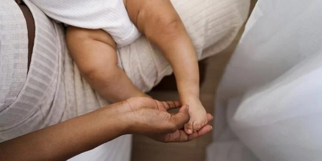 Mães atípicas são aquelas que criam filhos com deficiência ou condições que demandam cuidados específicos | Foto: Freepik