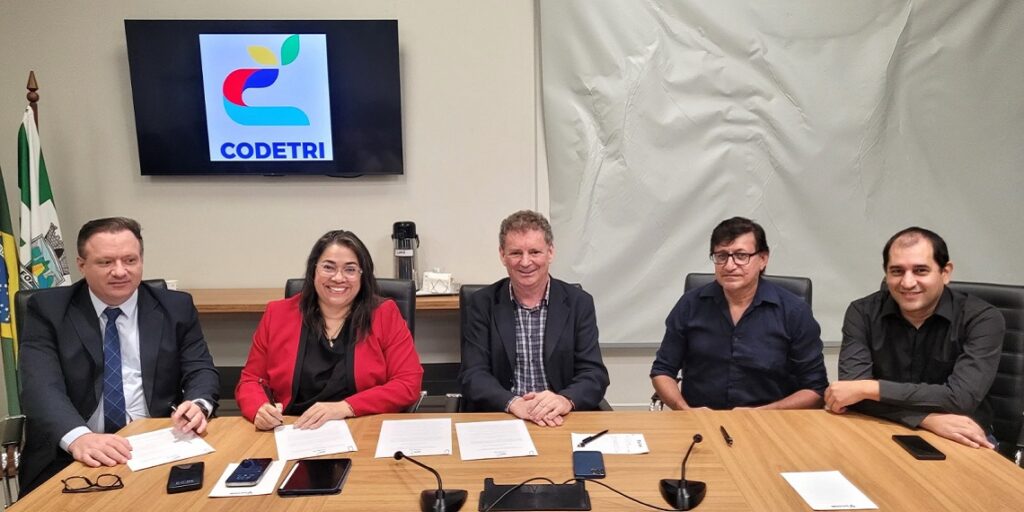 Codetri é formado pelos conselhos de desenvolvimento de Ciudad del Este, Foz do Iguaçu, Presidente Franco e Puerto Iguazú – foto assessoria/divulgação