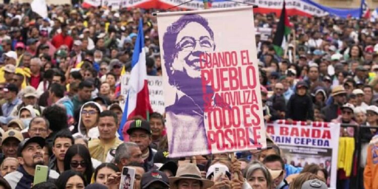 Colômbia aprova reforma trabalhista que reduz jornada - Foto: Reprodução Colômbia aprova reforma trabalhista que reduz jornada - Foto: Reprodução