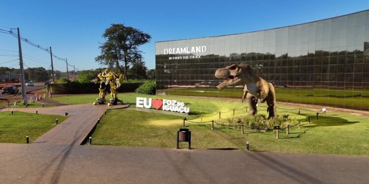 Na entrada do Dreamland – Museu de Cera, o clima já é de aventura e encantamento. Foto: Dreams Park Show. Na entrada do Dreamland – Museu de Cera, o clima já é de aventura e encantamento. Foto: Dreams Park Show.