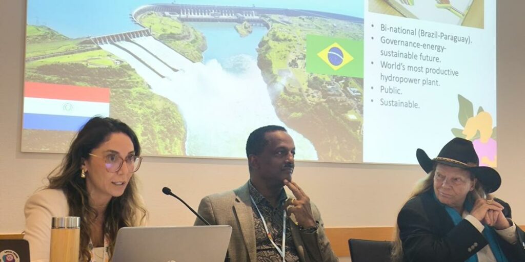 À esquerda, Lígia Leite Soares, chefe do escritório de Brasília da Itaipu. Foto: Romeu de Bruns - taipu Binacional.