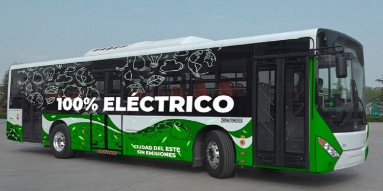 Início da circulação do ônibus elétrico em CDE. 2024. Foto: MCDE. Início da circulação do ônibus elétrico em CDE. 2024. Foto: MCDE.
