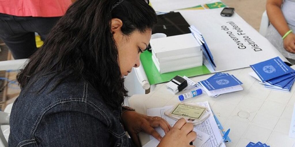 Total de empregados com carteira assinada no setor privado foi recorde, chegando a 39,8 milhões de pessoas - Foto: Dênio Simões/Agência Brasília