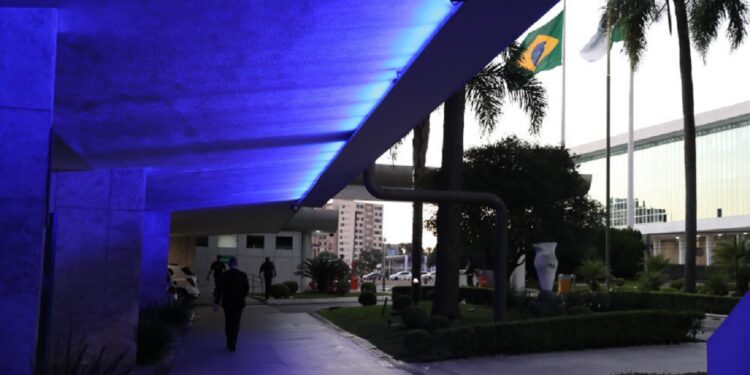 Em um gesto de apoio, a fachada do Poder Legislativo será iluminada em azul de 28 a 31 de julho.
Créditos: Valdir Amaral/Alep Em um gesto de apoio, a fachada do Poder Legislativo será iluminada em azul de 28 a 31 de julho.
Créditos: Valdir Amaral/Alep