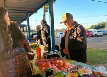Na feira, população pode encontrar, entre outros produtos, hortifrutis agroecológicos e orgânicos. Foto: Michele Dacas (SECOM-UNILA).