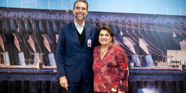 Diretor-geral brasileiro da Itaipu, Enio Verri e Ministra das Mulheres, Márcia Lopes. Foto: Rubens Fraulini/Itaipu Binacional.