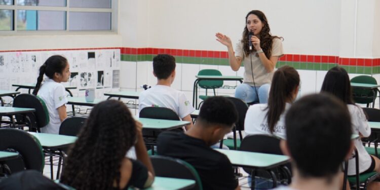 Ana Júlia destaca que o projeto reforça o compromisso com a inclusão social e o direito à educação de qualidade.
Créditos: Divulgação/Assessoria Parlamentar Ana Júlia destaca que o projeto reforça o compromisso com a inclusão social e o direito à educação de qualidade.
Créditos: Divulgação/Assessoria Parlamentar
