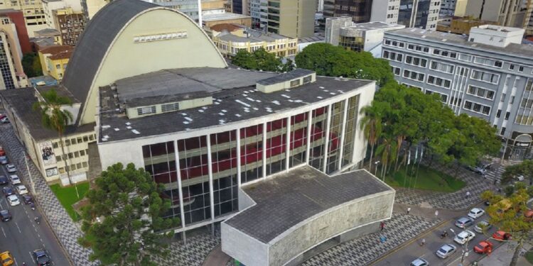 Fundado em 1884, o Teatro Guaíra é um dos ícones da cultura paranaense.
Créditos: José Fernando Ogura/AEN Fundado em 1884, o Teatro Guaíra é um dos ícones da cultura paranaense.
Créditos: José Fernando Ogura/AEN
