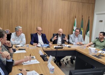 Presidente da FIEP, Edson Vasconcelos expôs a importância do setor industrial na geração de riquezas e empregos – foto divulgação.jpeg