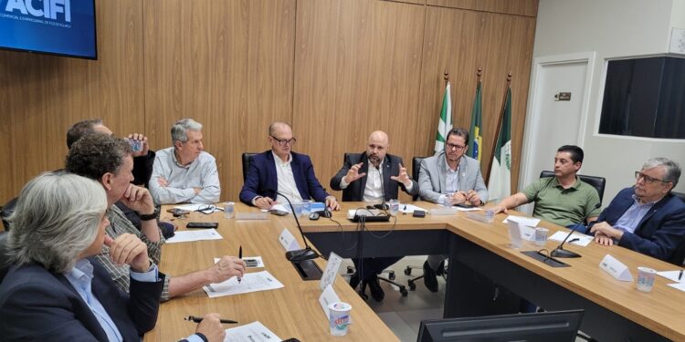 Presidente da FIEP, Edson Vasconcelos expôs a importância do setor industrial na geração de riquezas e empregos – foto divulgação.jpeg Presidente da FIEP, Edson Vasconcelos expôs a importância do setor industrial na geração de riquezas e empregos – foto divulgação.jpeg
