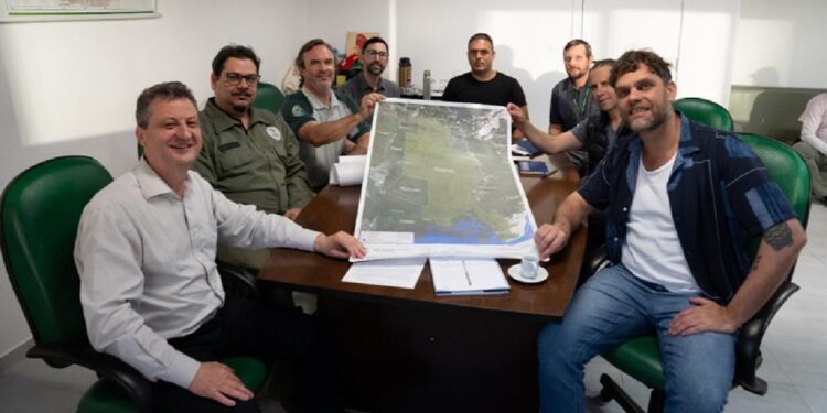 Reunião com NGI ICMBio Matinhos, Incra/PR e UFPR ocorreu na última quinta-feira (18).
Créditos: Rafael Bertelli/Mandato Goura Reunião com NGI ICMBio Matinhos, Incra/PR e UFPR ocorreu na última quinta-feira (18).
Créditos: Rafael Bertelli/Mandato Goura