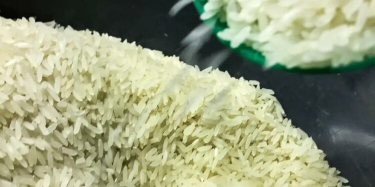 Arroz dos estoques públicos pode ser utilizado para abastecer a população em situações de crise ou emergência, além de evitar oscilações bruscas e manter preço justo ao consumidor. Foto: Marcello Casal / Agência Brasil. Arroz dos estoques públicos pode ser utilizado para abastecer a população em situações de crise ou emergência, além de evitar oscilações bruscas e manter preço justo ao consumidor. Foto: Marcello Casal / Agência Brasil.