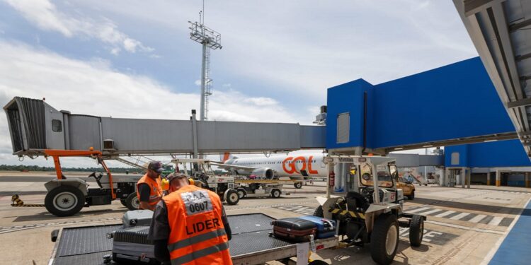 Aeroporto de Foz do Iguaçu tem nova pista homologada e turismo deve crescer na região
Foto: Kiko Sierich-Motiva Aeroportos Aeroporto de Foz do Iguaçu tem nova pista homologada e turismo deve crescer na região
Foto: Kiko Sierich-Motiva Aeroportos