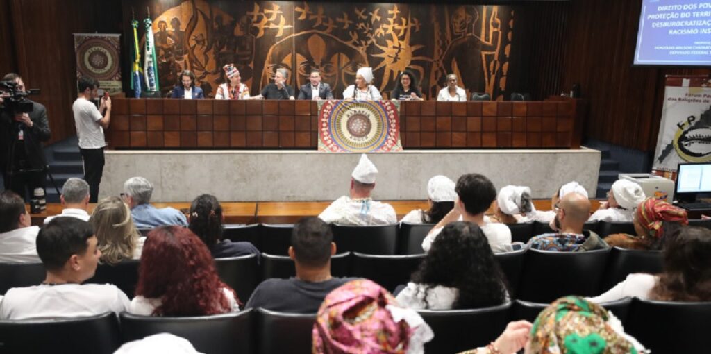 Audiência ocorreu na noite desta segunda-feira (6), no Plenarinho da Assembleia.
Créditos: Valdir Amaral/Alep