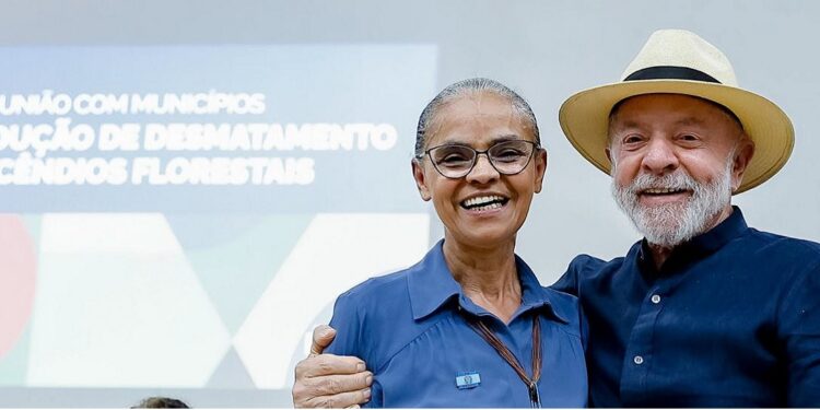 Presidente da República, Lula da Silva e ministra do MMA, Marina Silva, durante cerimônia de implementação do Programa União com Municípios pela Redução do Desmatamento e Incêndios Florestais - Foto: Ricardo Stuckert/Secom-PR