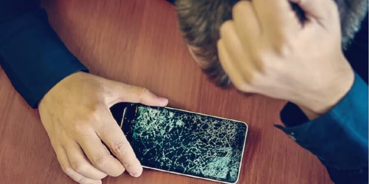 Uso abusivo de smartphones já é considerado transtorno psicológico em vários países. Foto: Reprodução/Internet Uso abusivo de smartphones já é considerado transtorno psicológico em vários países. Foto: Reprodução/Internet