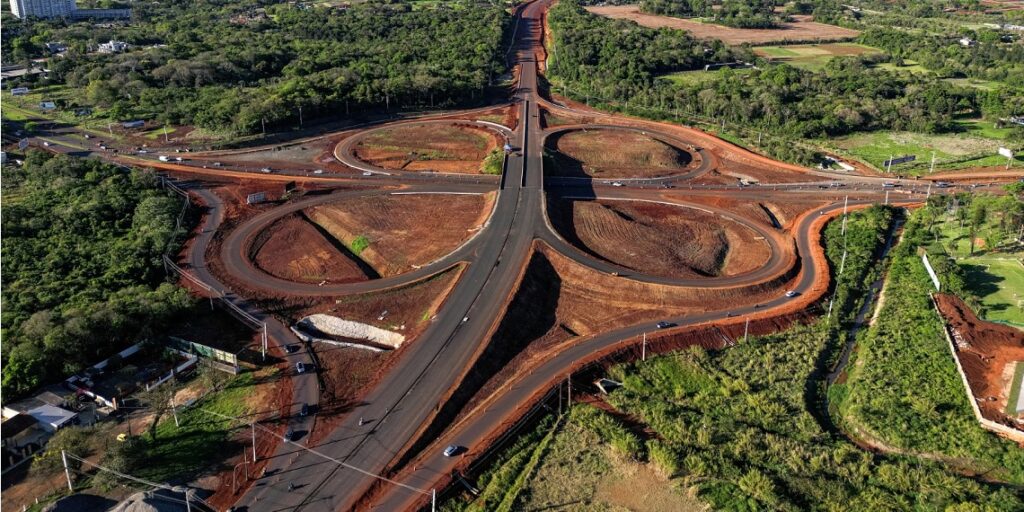 Aporte da Usina garante reta final da Perimetral Leste em Foz do Iguaçu Fotos: William Brisida/Itaipu Binacional.