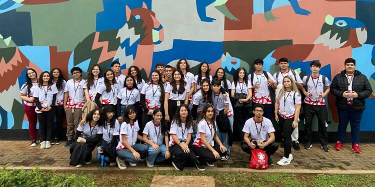 Jovens talentos vestem a camisa das empresas na 5ª Feira Jovem de Negócios Iguassu – foto divulgação Jovens talentos vestem a camisa das empresas na 5ª Feira Jovem de Negócios Iguassu – foto divulgação
