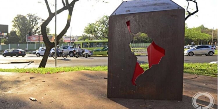 Memorial em homenagem aos mortos pela ditadura na América Latina – Pedra Unila. Foto Marcos Labanca. Memorial em homenagem aos mortos pela ditadura na América Latina – Pedra Unila. Foto Marcos Labanca.