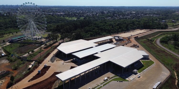Desvios garantem segurança durante conclusão da obra, prevista para entrega neste ano. Foto: DER-PR Desvios garantem segurança durante conclusão da obra, prevista para entrega neste ano. Foto: DER-PR