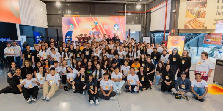 Feira Jovem de Negócios Iguassu conecta jovens talentos e empresas em evento no Mercado Público Barrageiro – foto Jean Pavão Feira Jovem de Negócios Iguassu conecta jovens talentos e empresas em evento no Mercado Público Barrageiro – foto Jean Pavão