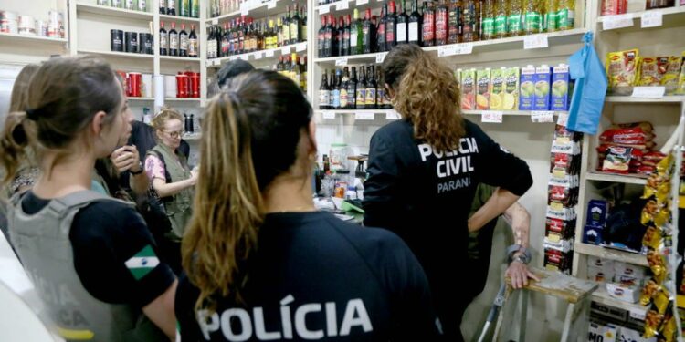 PLs propõem multas a bares e casas noturnas, a distribuição de selos, obrigação de inutilização de garrafas e campanhas educativas. Foto: Valquir Kiu Aureliano/Prefeitura de Curitiba. PLs propõem multas a bares e casas noturnas, a distribuição de selos, obrigação de inutilização de garrafas e campanhas educativas. Foto: Valquir Kiu Aureliano/Prefeitura de Curitiba.