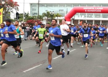 A primeira da Corrida da Assembleia integrou a 4ª etapa das corridas de rua organizadas pela Prefeitura de Curitiba.
Créditos: Orlando Kissner/Alep.