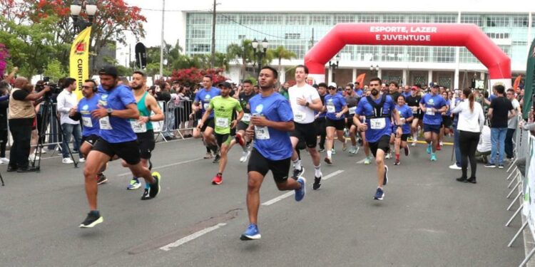 A primeira da Corrida da Assembleia integrou a 4ª etapa das corridas de rua organizadas pela Prefeitura de Curitiba.
Créditos: Orlando Kissner/Alep. A primeira da Corrida da Assembleia integrou a 4ª etapa das corridas de rua organizadas pela Prefeitura de Curitiba.
Créditos: Orlando Kissner/Alep.