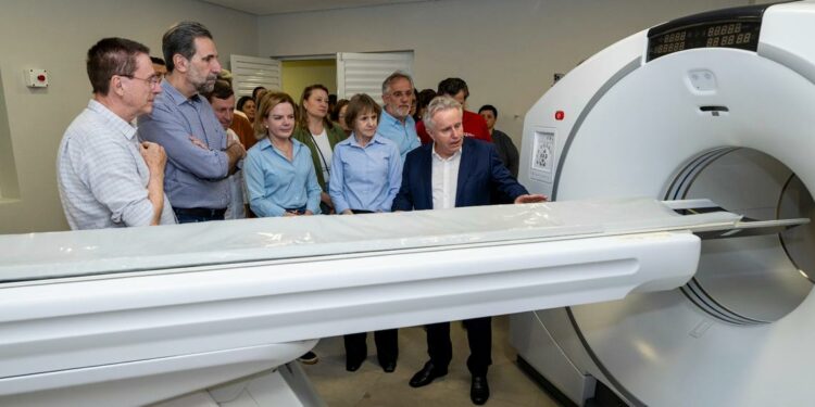 Aparelho de PET-CT entregue em Francisco Beltrão. Foto: William Brisida/Itaipu Binacional.