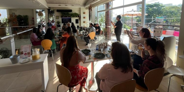 Empreendedores participaram de oficinas e mentorias, entre outras ações de desenvolvimento do turismo de experiência. Foto: Divulgação. Empreendedores participaram de oficinas e mentorias, entre outras ações de desenvolvimento do turismo de experiência. Foto: Divulgação.