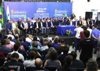 Sessão Especial ocorreu na noite desta segunda-feira (10), em Pato Branco.
Créditos: Valdir Amaral/Alep